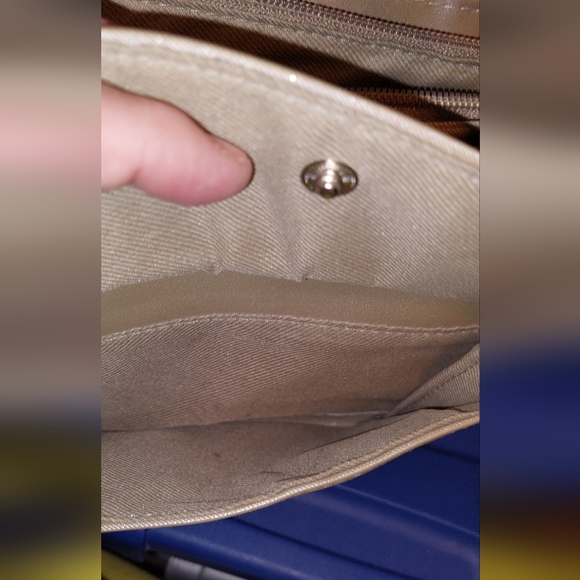 SOLD-Small crossbody bag. Lots of compartments, smoke free home - Picture 3 of 12